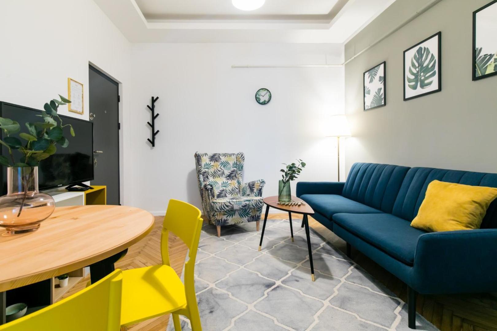 Heart Of The City - Cozy Apartments In Prime Location Bucharest Room photo