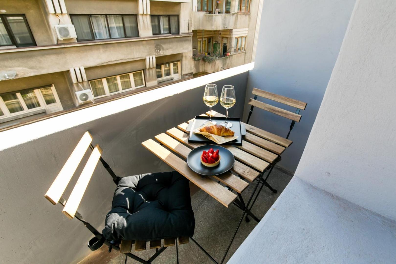 Heart Of The City - Cozy Apartments In Prime Location Bucharest Exterior photo