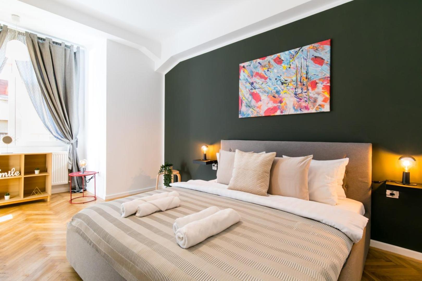 Heart Of The City - Cozy Apartments In Prime Location Bucharest Room photo